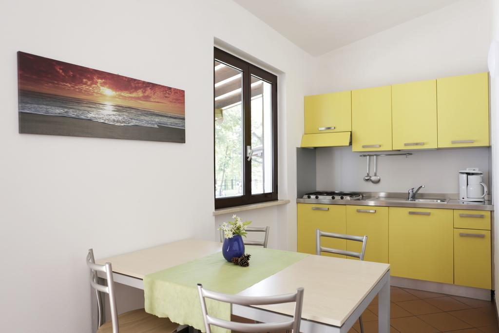 Camping Zocco Manerba del Garda Esterno foto